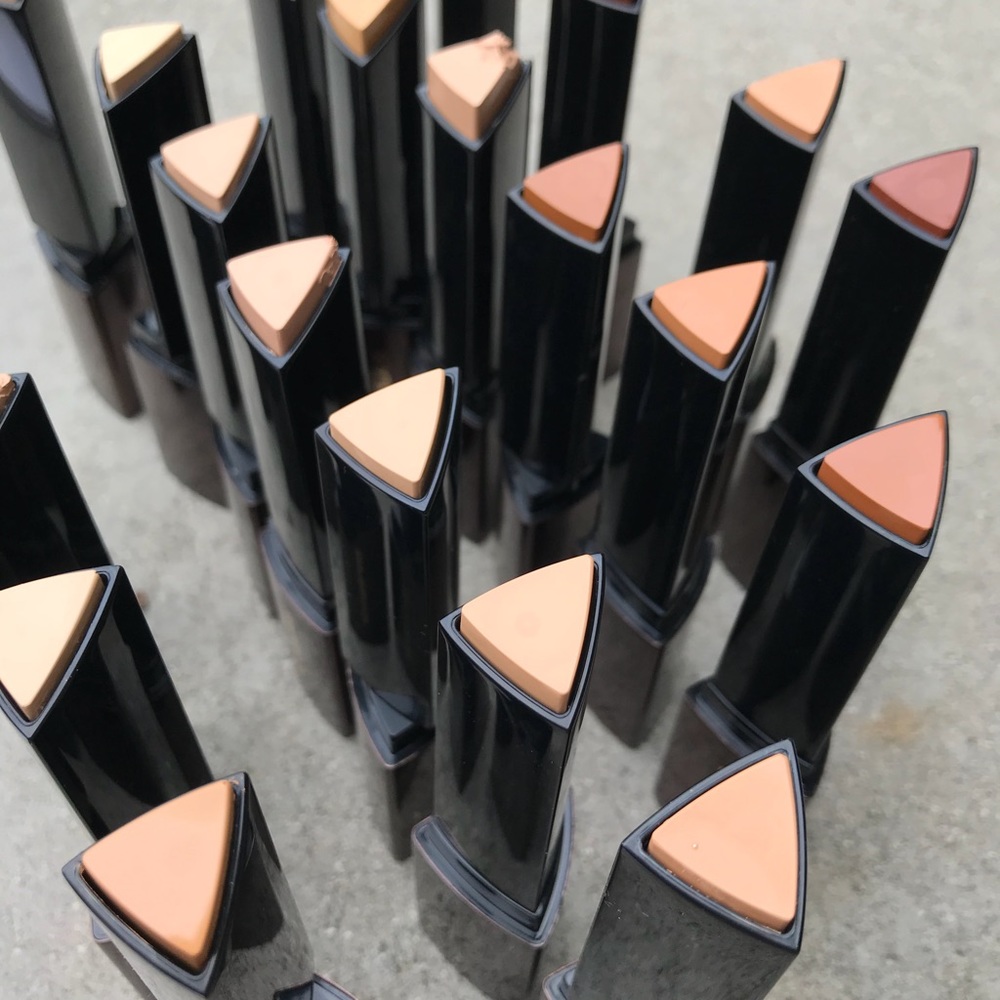 22 count HourGlass Stick foundation lot.